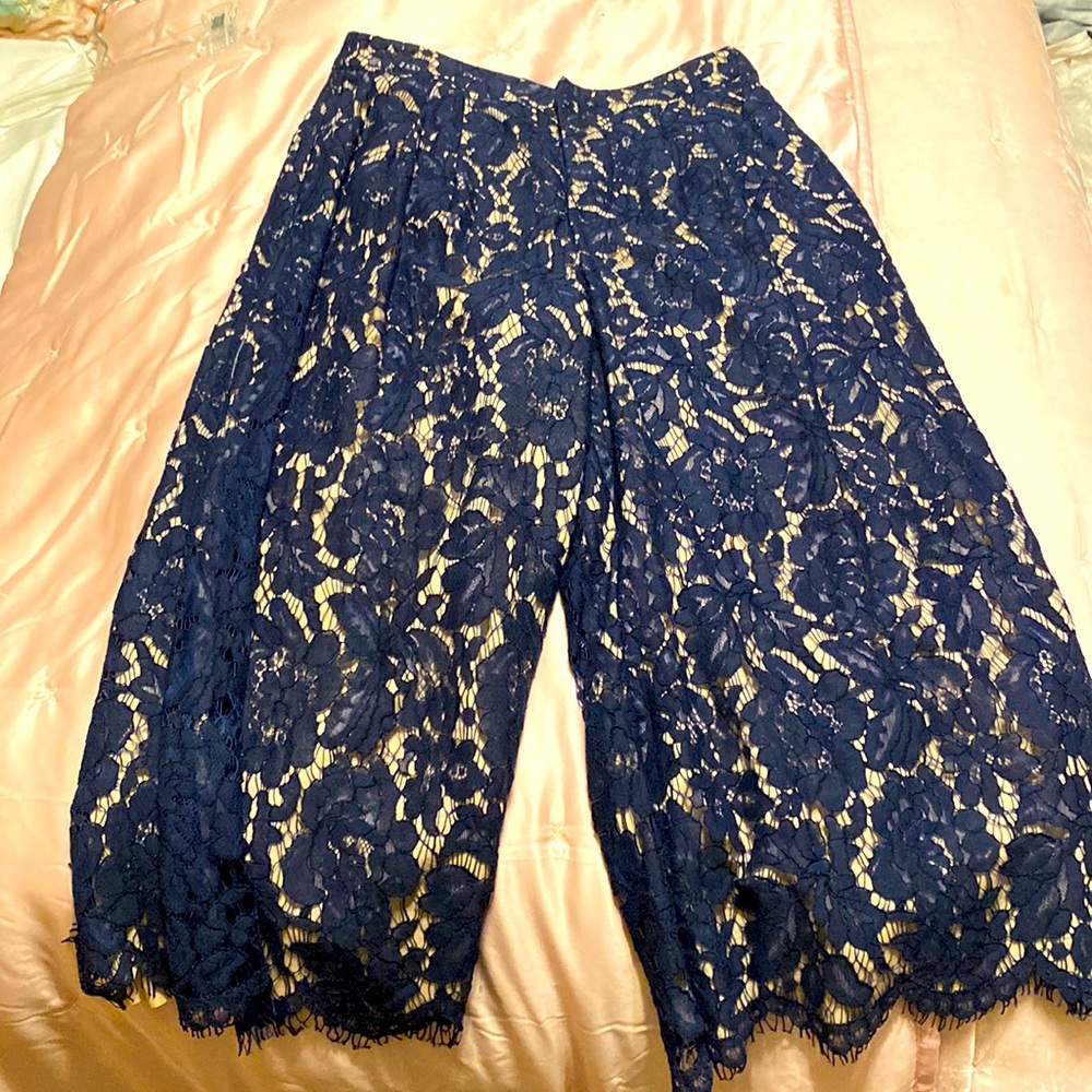 Crop wise leg pants.